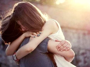 Bạn thân ngỏ lời yêu khiến tôi bối rối