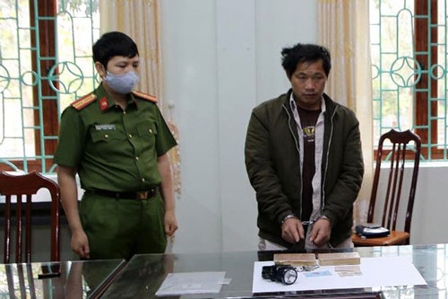 Lai Châu: Một đối tượng "sa lưới" trên đường vận chuyển 2 bánh heroin