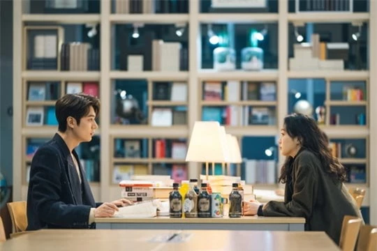 Cuộc gặp gỡ đầu tiên của Lee Min Ho và Kim Go Eun trong The King: Eternal Monarch - Ảnh 4.