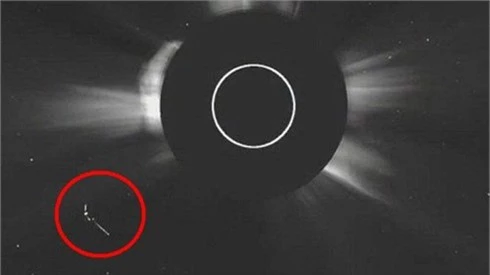 NASA 'chộp' được ảnh UFO bay quanh Mặt trời?