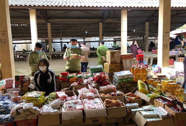 Lạng Sơn: Tăng cường xử lý hành vi lợi dụng Covid-19 tại các chợ ở Văn Lãng