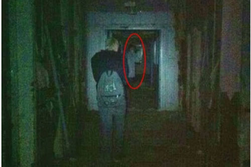 Xuất hiện "bóng ma" bác sĩ trong bức ảnh chụp ở bệnh viện bỏ hoang