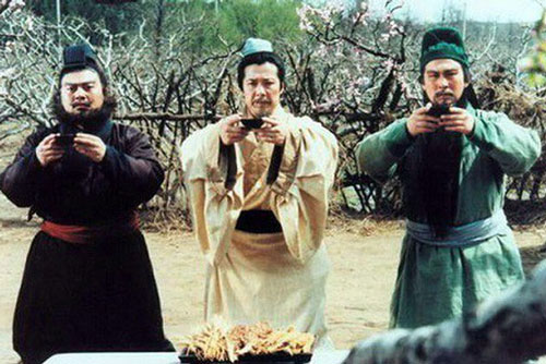 Vì sao Lưu Bị không chọn Trương Phi làm hộ vệ dù đã kết nghĩa vườn đào?