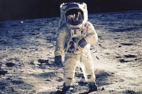 Buzz Aldrin, phi hành gia trên con tàu vũ trụ Apollo 11 