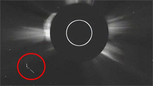 NASA 'chộp' được ảnh UFO bay quanh Mặt Trời?
