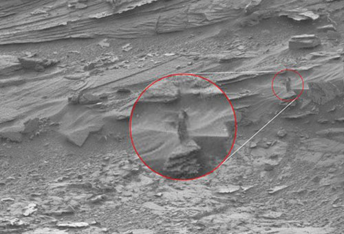 Robot thám hiểm của NASA chụp được ảnh "người ngoài hành tinh"