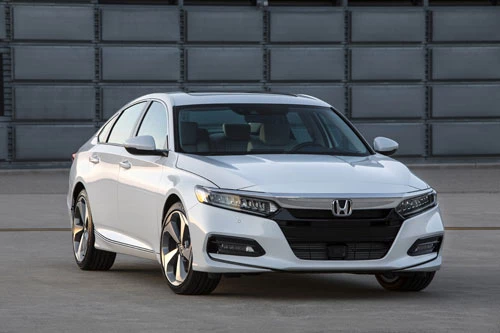 10. Honda Accord (doanh số: 25 chiếc).