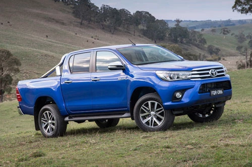 2. Toyota Hilux (doanh số: 9.416 chiếc).