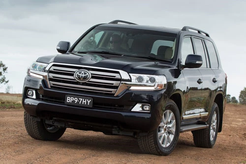 =5. Toyota Land Cruiser (doanh số: 14 chiếc).