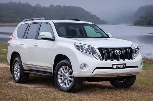 7. Toyota Land Cruiser Prado (doanh số: 16 chiếc).