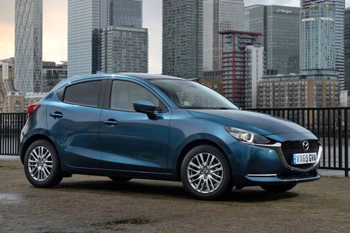 8. Mazda 2 (doanh số: 2.045 chiếc).