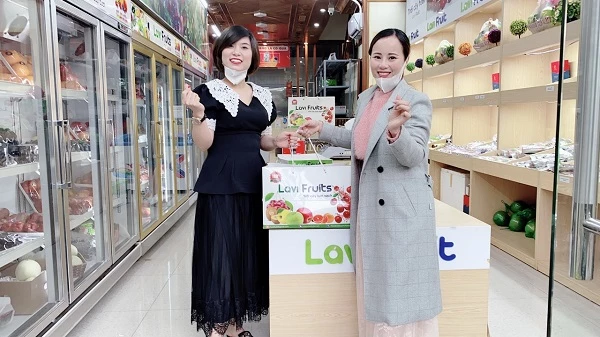 Chị Nguyễn Tố Uyên đã mua lại chuỗi cửa hàng hoa quả nhập khẩu Lavi Fruits trong mùa dịch Covid-19 và rất thành công 