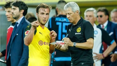 Mario Goetze (áo sáng) không còn chỗ đứng ở Dortmund và hợp đồng của anh sẽ hết hạn vào cuối mùa này