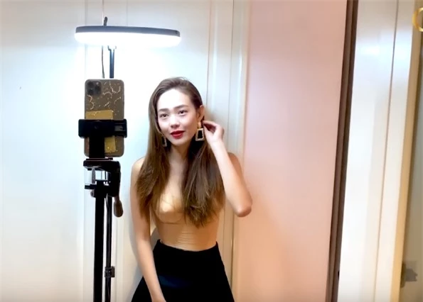 Lâu không xuất hiện, Minh Hằng khiến fans 'rụng tim' với áo cúp ngực màu nude 2