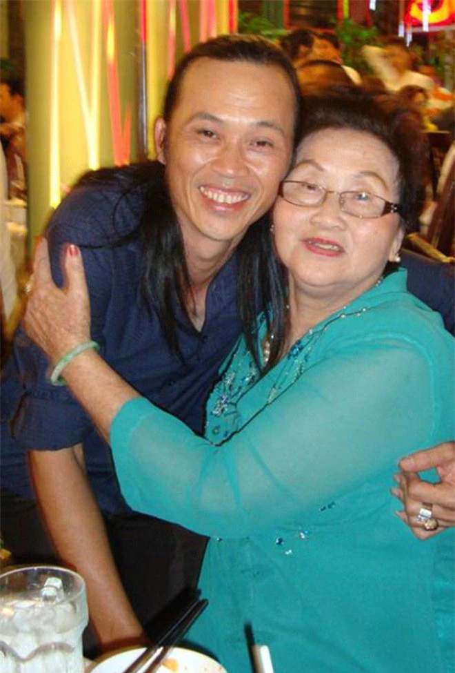 Mẹ của Hoài Linh và Dương Triệu Vũ đầy chất nghệ sĩ, bảo sao các con toàn người tài năng - Ảnh 5.