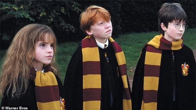 sau bao năm, cậu bé Ron trong Harry Potter năm xưa giờ đã chính thức lên chức bố, cùng bạn gái thông báo tin vui sau 9 năm hẹn hò - Ảnh 5.