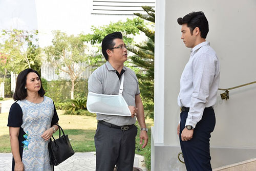 Bố vợ lên chơi hỏi vay 5 triệu, chồng trừng mắt khinh rẻ, ông đặt sổ tiết kiệm xuống bàn bảo: Tôi chỉ thử xem ai xứng đáng nhận gia tài này thôi