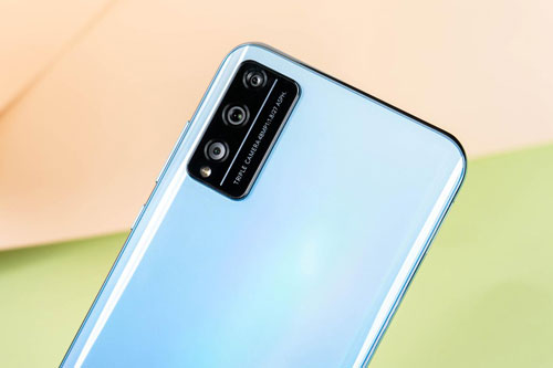 Cận cảnh smartphone 3 camera sau, RAM 8 GB, pin ‘khủng’, giá ‘mềm’