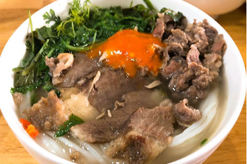 Khoe món phở tại gia mùa dịch do anh trai làm, cô gái được nhiều chị em nhận vơ làm em chồng