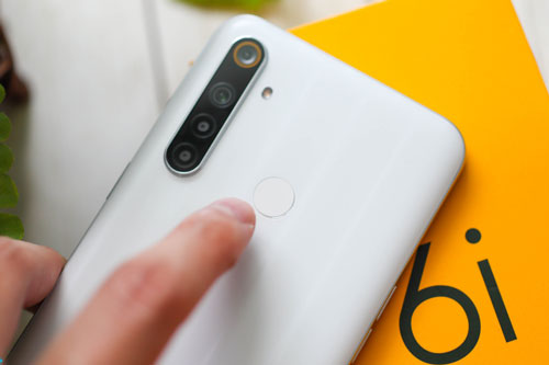 Trên tay Realme 6i: 4 camera sau, kháng nước, pin 5.000 mAh, giá hơn 4 triệu