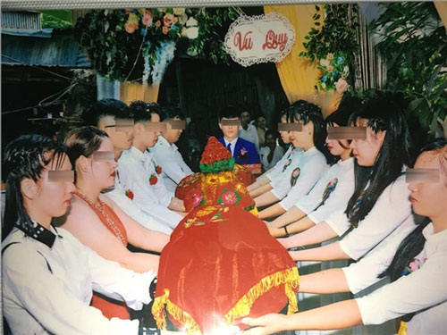 Nhận về ảnh cưới mà không dám mở ra xem, nhưng điều này mới khiến cô dâu uất nghẹn