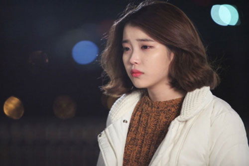 "Chết lặng" khi nhìn rõ mặt bạn trai của em chồng