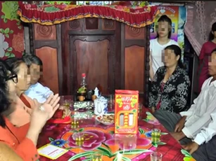 Cô dâu nhận sính lễ rồi huỷ hôn nhưng nhà trai vẫn kéo đến rước dâu rồi làm hành động khó ngờ