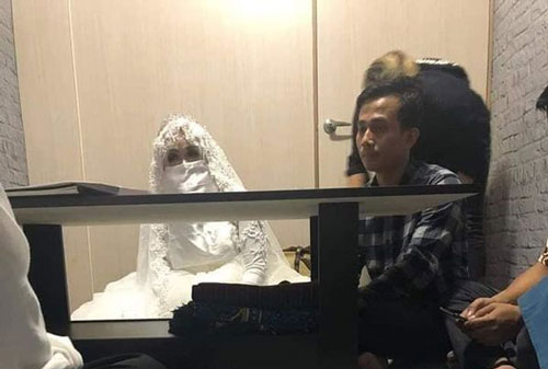 Kết hôn sau 2 năm yêu xa, nhưng chú rể lại vội hủy hôn khi nhìn thấy dung mạo thật sự của cô dâu