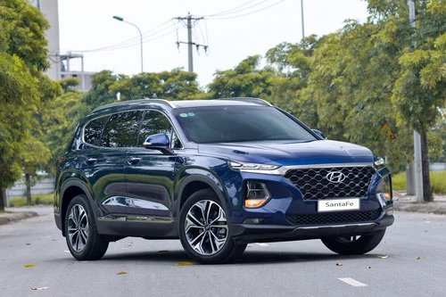 8. Hyundai Santa Fe (doanh số: 1.855 chiếc).