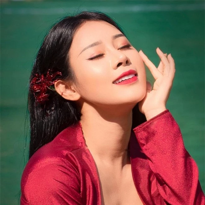 Vợ trẻ đẹp kém 18 tuổi, sở hữu gương mặt như Hoa hậu của ca sĩ Việt Hoàn 3
