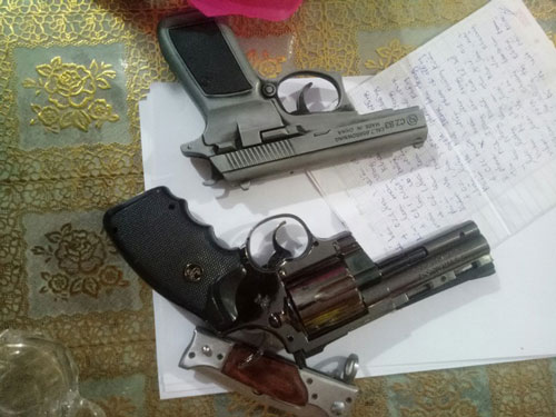 Kiên Giang: Bắt ổ bạc trong tiệm cầm đồ, phát hiện tàng trữ súng và nhiều đao kiếm