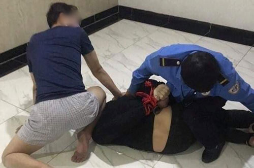 Công an mật phục bắt kẻ mang 32 túi ma túy tại Hà Nội