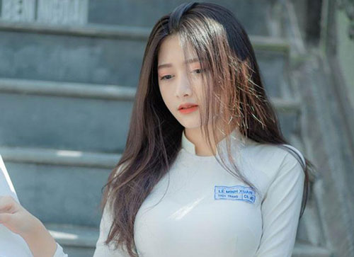 “Thiên thần áo dài trắng” sinh năm 2004 vừa thơ ngây lại cá tính