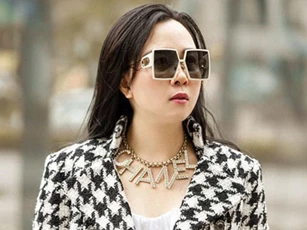 Phượng Chanel được bạn bè khen "mặc đẹp khi ở nhà tránh dịch"