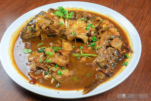 Cách hầm cá kho tộ với bia lạ miệng ngon cơm