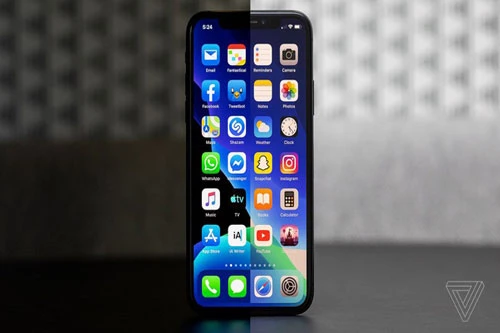 Dù khiến nhiều người khó chịu, không thể phủ nhận các ứng dụng mặc định do Apple phát triển như Mail, Safari, Apple Maps, Notes... luôn được tối ưu rất tốt cho iPhone. Tuy vẫn thiếu một số tính năng, chúng vẫn là lựa chọn tốt nhất nếu bạn cần tốc độ xử lý mượt mà. Ảnh: The Verge.