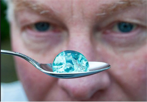 Bí ẩn về nguồn gốc quả cầu xanh kỳ lạ tại Anh