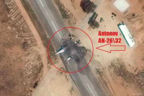 Những gì còn lại của chiếc máy bay vận tải An-32 bị phá hủy tại Libya. Ảnh: Avia-pro.