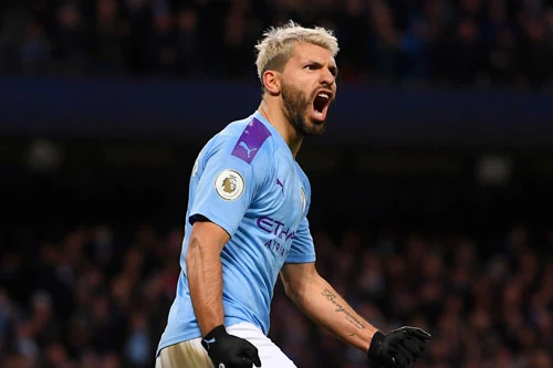 Tiền đạo: Sergio Aguero (Man City, năm sinh: 1988).