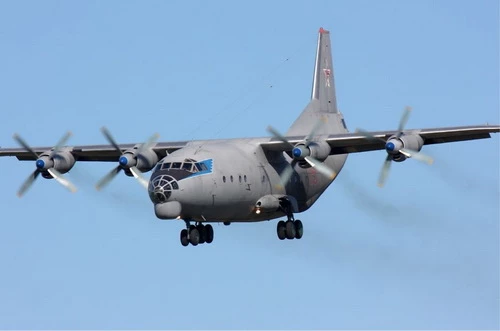 Máy bay vận tải hạng trung An-12 của Liên Xô được coi như đối thủ của chiếc C-130 do Mỹ chế tạo. Ảnh: Wikipedia