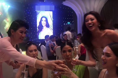 Lộ hình ảnh cho thấy quan hệ của Trang Trần và Hoa hậu Hương Giang sau xích mích nghỉ chơi