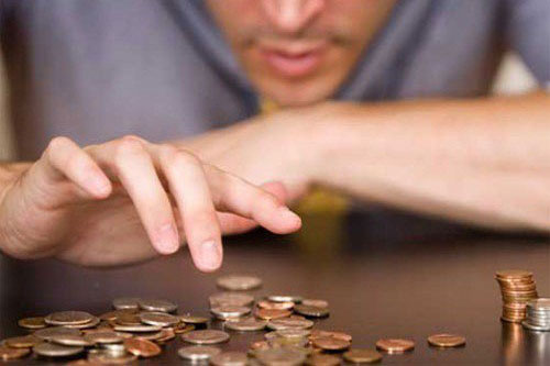 Chồng 'vỗ ngực' làm ra nhiều tiền mà chẳng đưa vợ 1 xu