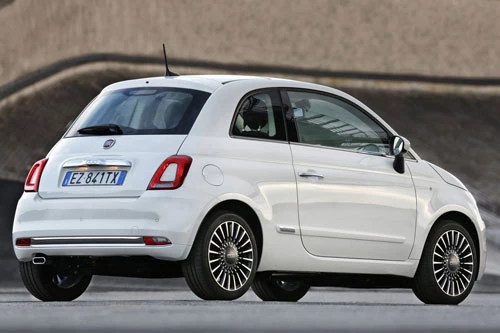 9. Fiat 500 (doanh số: 7.100 chiếc).