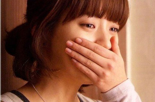 Con gái gọi điện nói mẹ vào bệnh viện gấp, vừa tới nơi tôi đã "chết điếng" khi biết sự thật "động trời"