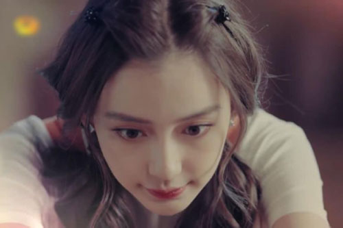 Angelababy "hack tuổi đỉnh cao" nhờ kiểu tóc thôn nữ