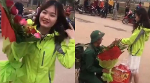 Vỡ òa vì được bạn gái đón ngày ra quân, anh chàng quỳ gối cầu hôn nàng bằng chiếc nhẫn cỏ tự làm