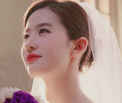 Khoảnh khắc Lưu Diệc Phi khoác lên mình bộ váy cưới khiến ai cũng phải thổn thức vì quá đẹp