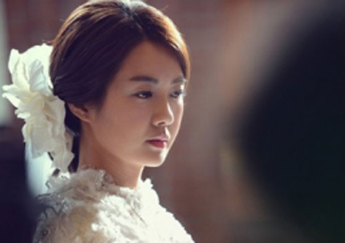 Đang hí hửng thử váy cưới, chồng tương lai nằng nặc bắt tôi cởi ra ngay lập tức chỉ vì nhìn thấy thứ này