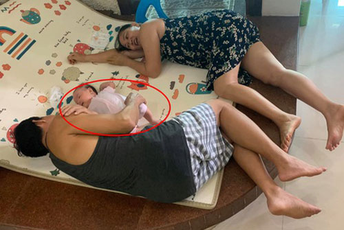 Con gái chụp ảnh bố mẹ nằm đất cùng đứa cháu sơ sinh và câu chuyện xúc động ở phía sau