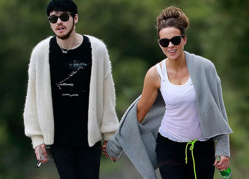 Kate Beckinsale hẹn hò với ca sĩ kém 22 tuổi